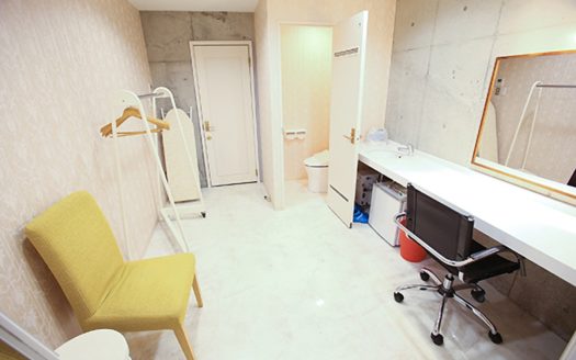 自然光と白ホリとコンクリートが選択できる恵比寿の一軒家|STUDIO SHOWCASE