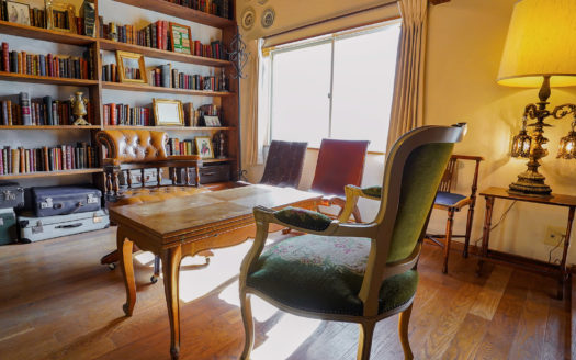 アンティークの小物が充実 格安ハウススタジオ|Unikk