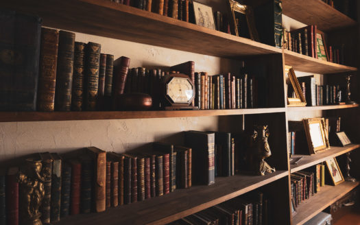 アンティークの小物が充実 格安ハウススタジオ|Unikk