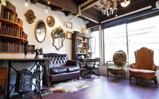 アンティークの小物が充実 格安ハウススタジオ|Unikk