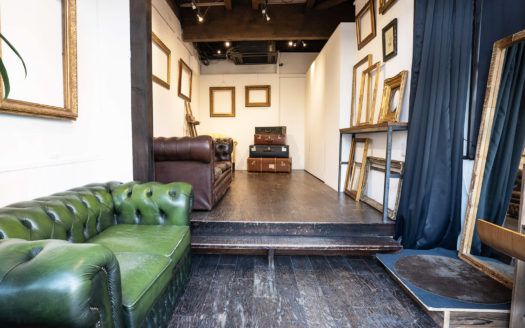 アンティークの小物が充実 格安ハウススタジオ|Unikk