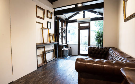 アンティークの小物が充実 格安ハウススタジオ|Unikk