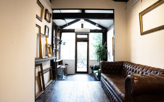 アンティークの小物が充実 格安ハウススタジオ|Unikk