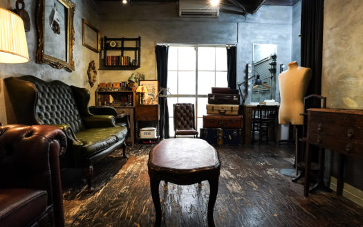 アンティークの小物が充実 格安ハウススタジオ|Unikk