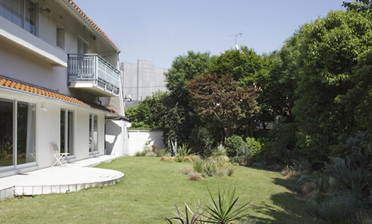 広大な庭を使った撮影に 目黒区の一軒家ハウススタジオ|SHILO STUDIO MEGURO