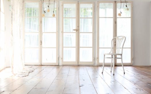 洗練されたインテリアと柔らかな光の中で撮影を|Beyond Biyori