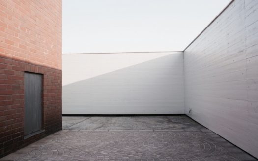 都内でも貴重な広大な屋上で撮影できるスタジオ|THE ROOF