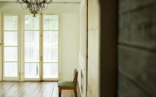 洗練されたインテリアと柔らかな光の中で撮影を|Beyond Biyori