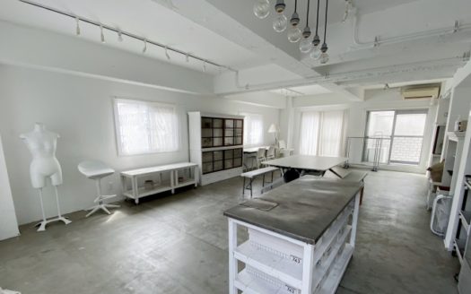 都内でも貴重な広大な屋上で撮影できるスタジオ|THE ROOF