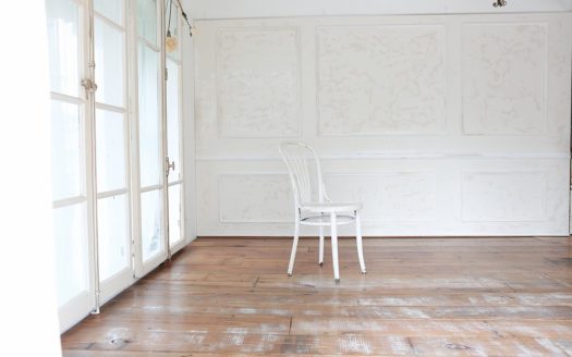 洗練されたインテリアと柔らかな光の中で撮影を|Beyond Biyori