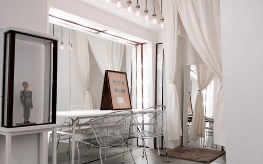 都内でも貴重な広大な屋上で撮影できるスタジオ|THE ROOF