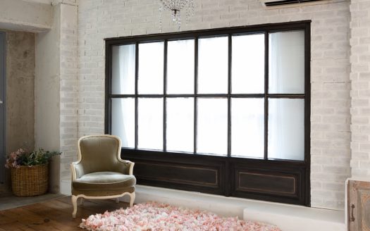 洗練されたインテリアと柔らかな光の中で撮影を|Beyond Biyori