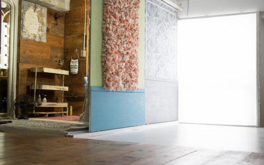 洗練されたインテリアと柔らかな光の中で撮影を|Beyond Biyori