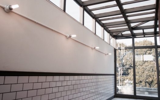 都内でも貴重な広大な屋上で撮影できるスタジオ|THE ROOF