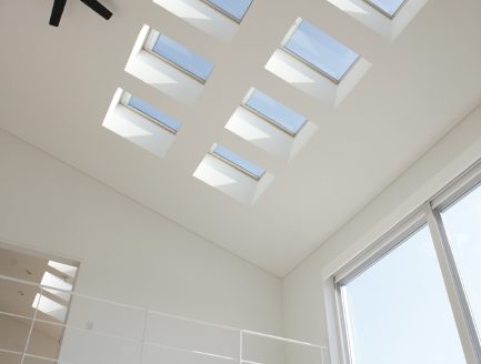 天窓からの光で自然光撮影におすすめのハウススタジオ|STUDIO JILL C studio