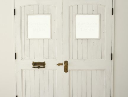 天窓からの光で自然光撮影におすすめのハウススタジオ|STUDIO JILL C studio