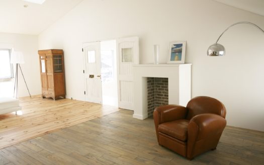 天窓からの光で自然光撮影におすすめのハウススタジオ|STUDIO JILL C studio