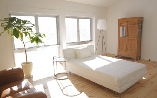 天窓からの光で自然光撮影におすすめのハウススタジオ|STUDIO JILL C studio