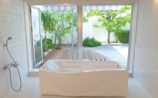 天窓からの光で自然光撮影におすすめのハウススタジオ|STUDIO JILL C studio