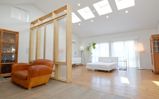 天窓からの光で自然光撮影におすすめのハウススタジオ|STUDIO JILL C studio