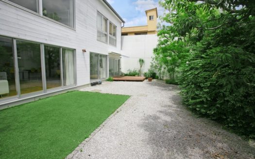 天窓からの光で自然光撮影におすすめのハウススタジオ|STUDIO JILL C studio