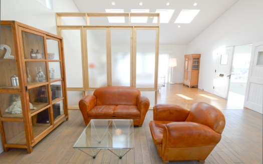 天窓からの光で自然光撮影におすすめのハウススタジオ|STUDIO JILL C studio