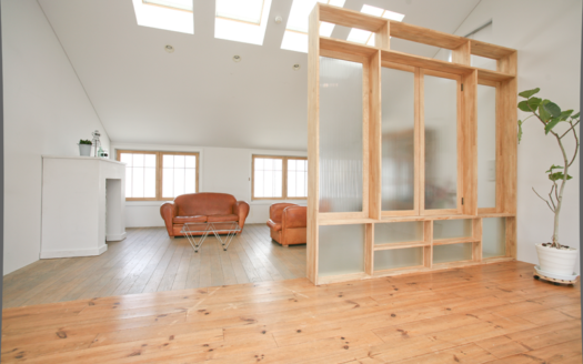 天窓からの光で自然光撮影におすすめのハウススタジオ|STUDIO JILL C studio