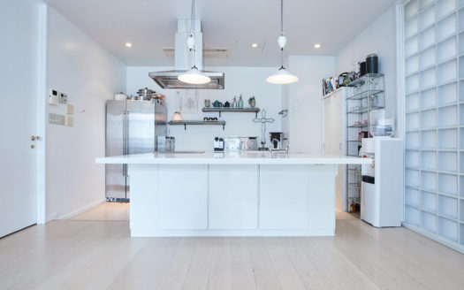 豊富なシチュエーションで撮影ができる1棟ハウススタジオ|STDUIO CALANQUE