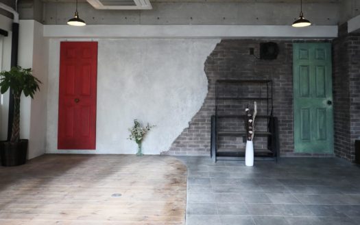 新宿のインダストリアルな空間で撮影|memelink