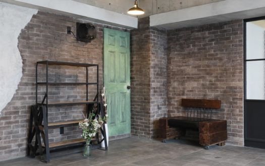 新宿のインダストリアルな空間で撮影|memelink