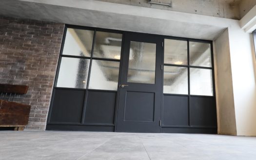 新宿のインダストリアルな空間で撮影|memelink