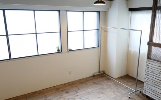 新宿のインダストリアルな空間で撮影|memelink