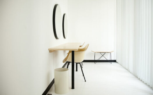 7mの格子窓 NYのペントハウス風ハウススタジオ|ROSE STUDIO