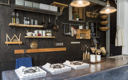 小物充実な学芸大学のおしゃれなキッチンスタジオ|STUDIO iiwi