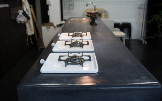 小物充実な学芸大学のおしゃれなキッチンスタジオ|STUDIO iiwi