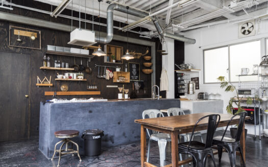 小物充実な学芸大学のおしゃれなキッチンスタジオ|STUDIO iiwi