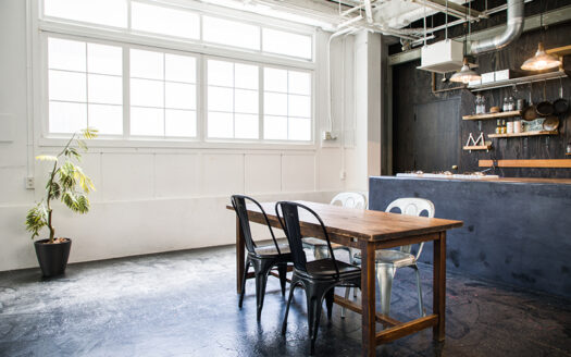 小物充実な学芸大学のおしゃれなキッチンスタジオ|STUDIO iiwi