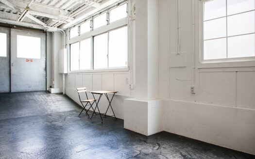 小物充実な学芸大学のおしゃれなキッチンスタジオ|STUDIO iiwi