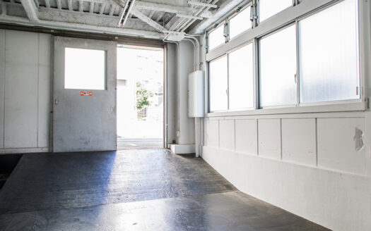 小物充実な学芸大学のおしゃれなキッチンスタジオ|STUDIO iiwi