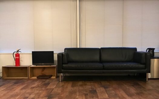 ガレージのある隠れ家のような撮影スタジオ|STUDIO X
